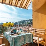 Апартаменты L'odyssee Provencale, Un Duplex De Charme De 2 Au Pied Du Village Medieval De Bormes-les-mimosas, Offrant Des Prestations De Gamme Et Superbe Vue Sur Le Massif Des Maures Борм-ле-Мимоза