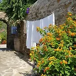 Апартаменты L'odyssee Provencale, Un Duplex De Charme De 2 Au Pied Du Village Medieval De Bormes-les-mimosas, Offrant Des Prestations De Gamme Et Superbe Vue Sur Le Massif Des Maures