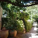 L'odyssee Provencale, Un Duplex De Charme De 2 Au Pied Du Village Medieval De Bormes-les-mimosas, Offrant Des Prestations De Gamme Et Superbe Vue Sur Le Massif Des Maures Борм-ле-Мимоза