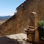Апартаменты L'odyssee Provencale, Un Duplex De Charme De 2 Au Pied Du Village Medieval De Bormes-les-mimosas, Offrant Des Prestations De Gamme Et Superbe Vue Sur Le Massif Des Maures Борм-ле-Мимоза