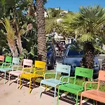 L'odyssee Provencale, Un Duplex De Charme De 2 Au Pied Du Village Medieval De Bormes-les-mimosas, Offrant Des Prestations De Gamme Et Superbe Vue Sur Le Massif Des Maures Апартаменты