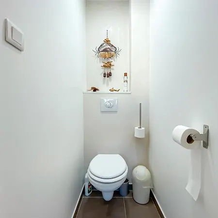 Apartament L'odyssee Provencale, Un Duplex De Charme De 2 Au Pied Du Village Medieval De Bormes-les-mimosas, Offrant Des Prestations De Gamme Et Superbe Vue Sur Le Massif Des Maures