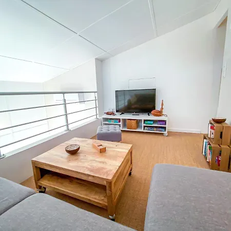Apartament L'odyssee Provencale, Un Duplex De Charme De 2 Au Pied Du Village Medieval De Bormes-les-mimosas, Offrant Des Prestations De Gamme Et Superbe Vue Sur Le Massif Des Maures