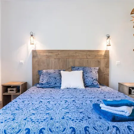 Апартаменты L'odyssee Provencale, Un Duplex De Charme De 2 Au Pied Du Village Medieval De Bormes-les-mimosas, Offrant Des Prestations De Gamme Et Superbe Vue Sur Le Massif Des Maures *