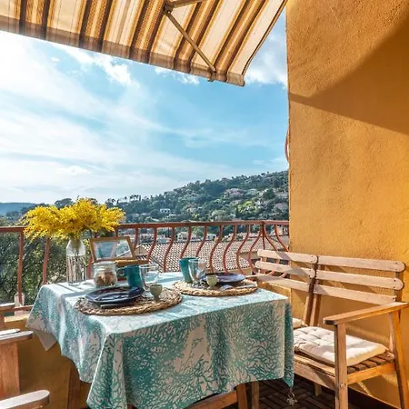 Apartament L'odyssee Provencale, Un Duplex De Charme De 2 Au Pied Du Village Medieval De Bormes-les-mimosas, Offrant Des Prestations De Gamme Et Superbe Vue Sur Le Massif Des Maures Bormes-les-Mimosas