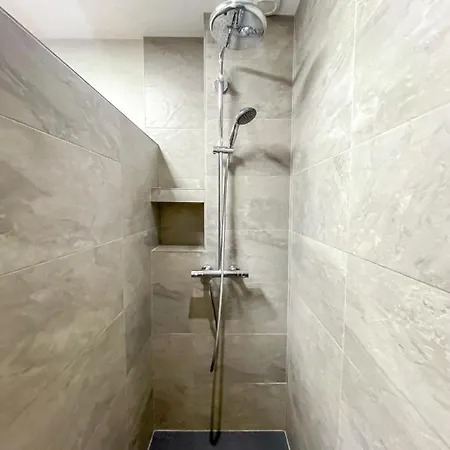 Apartament L'odyssee Provencale, Un Duplex De Charme De 2 Au Pied Du Village Medieval De Bormes-les-mimosas, Offrant Des Prestations De Gamme Et Superbe Vue Sur Le Massif Des Maures Bormes-les-Mimosas