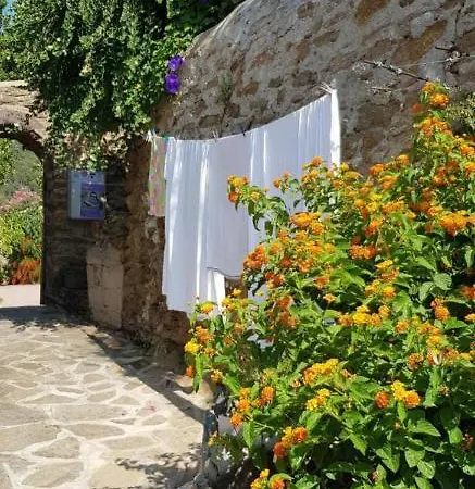 Apartament L'odyssee Provencale, Un Duplex De Charme De 2 Au Pied Du Village Medieval De Bormes-les-mimosas, Offrant Des Prestations De Gamme Et Superbe Vue Sur Le Massif Des Maures