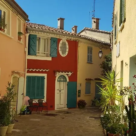 Апартаменты L'odyssee Provencale, Un Duplex De Charme De 2 Au Pied Du Village Medieval De Bormes-les-mimosas, Offrant Des Prestations De Gamme Et Superbe Vue Sur Le Massif Des Maures *
