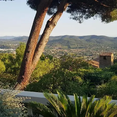L'odyssee Provencale, Un Duplex De Charme De 2 Au Pied Du Village Medieval De Bormes-les-mimosas, Offrant Des Prestations De Gamme Et Superbe Vue Sur Le Massif Des Maures * Борм-ле-Мимоза