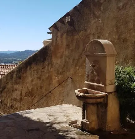 Apartament L'odyssee Provencale, Un Duplex De Charme De 2 Au Pied Du Village Medieval De Bormes-les-mimosas, Offrant Des Prestations De Gamme Et Superbe Vue Sur Le Massif Des Maures Bormes-les-Mimosas