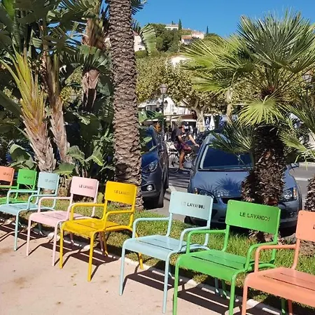 L'odyssee Provencale, Un Duplex De Charme De 2 Au Pied Du Village Medieval De Bormes-les-mimosas, Offrant Des Prestations De Gamme Et Superbe Vue Sur Le Massif Des Maures Apartament