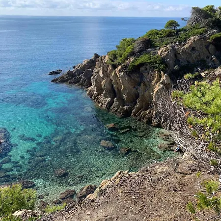 Apartament L'odyssee Provencale, Un Duplex De Charme De 2 Au Pied Du Village Medieval De Bormes-les-mimosas, Offrant Des Prestations De Gamme Et Superbe Vue Sur Le Massif Des Maures *