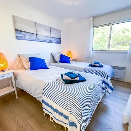 Apartament L'odyssee Provencale, Un Duplex De Charme De 2 Au Pied Du Village Medieval De Bormes-les-mimosas, Offrant Des Prestations De Gamme Et Superbe Vue Sur Le Massif Des Maures *